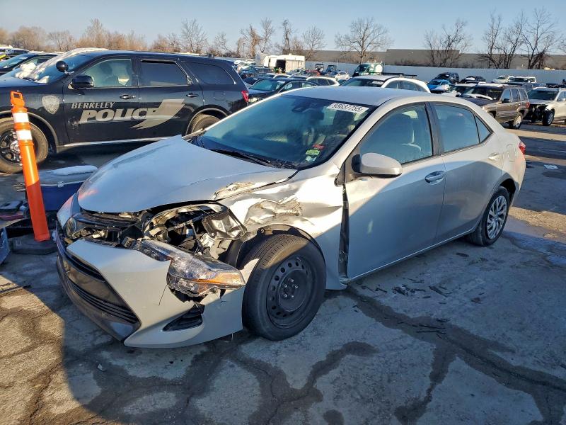 TOYOTA COROLLA L 2018 z numerem VIN 2T1BURHE0JC092865 - Zdjęcie z aukcji