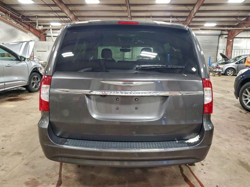 Photo 6 from auction – 2015 CHRYSLER TOWN & COU with VIN 2C4RC1CG2FR584199