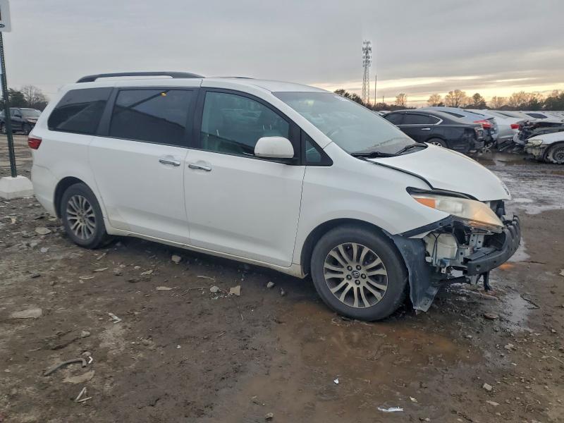 Photo 4 from auction – 2016 TOYOTA SIENNA with VIN 5TDKK3DCXGS694695