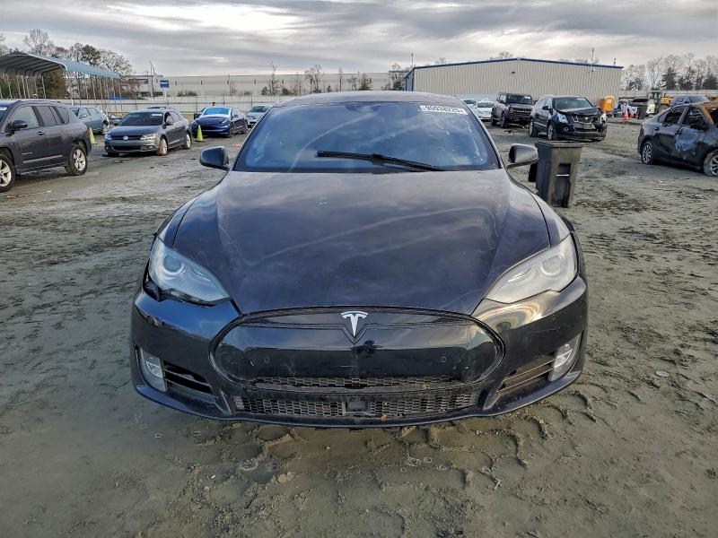 Photo 5 from auction – 2015 TESLA MODEL S with VIN 5YJSA1E44FF110972