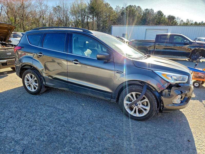 Photo 4 from auction – 2019 FORD ESCAPE SEL with VIN 1FMCU0HD6KUA88858