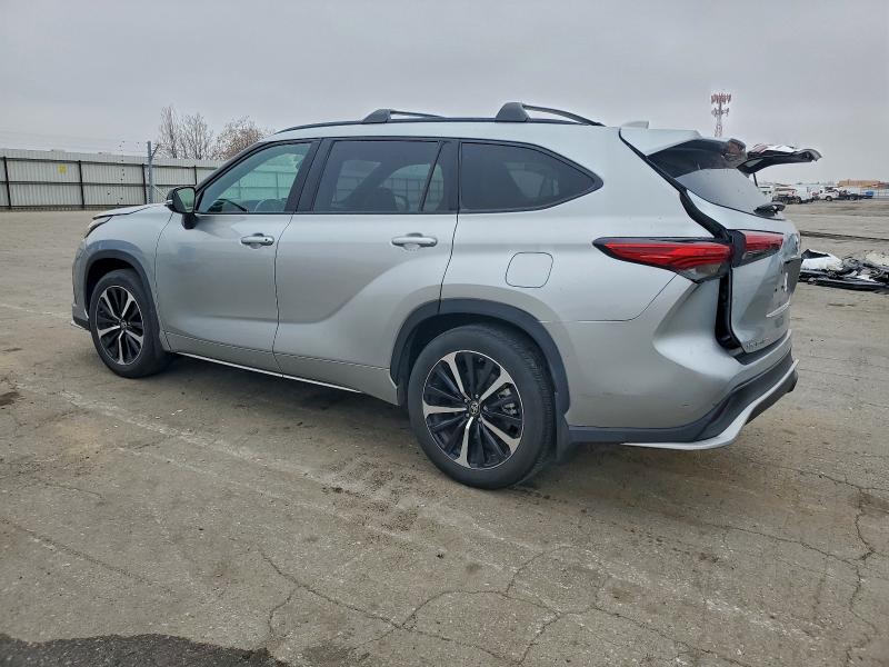 Photo 2 from auction – 2022 TOYOTA HIGHLANDER with VIN 5TDJZRBHXNS223992