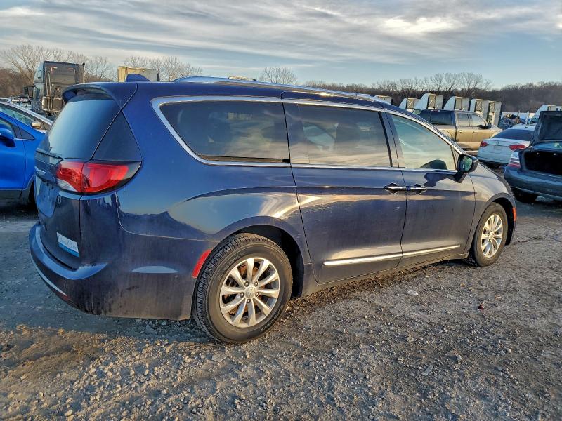 Photo 3 from auction – 2018 CHRYSLER PACIFICA T with VIN 2C4RC1BG9JR174753