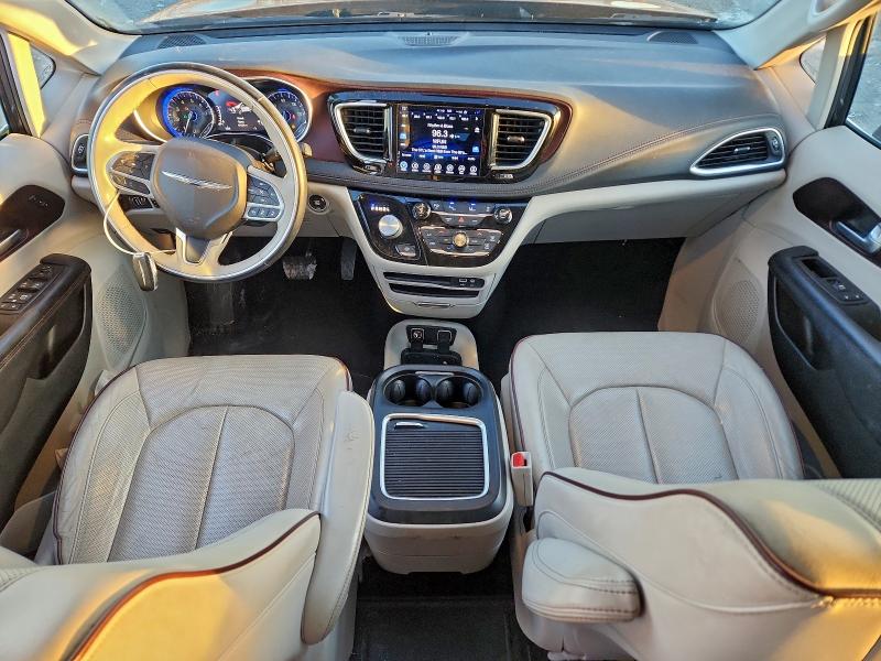 Photo 8 from auction – 2017 CHRYSLER PACIFICA L with VIN 2C4RC1GG9HR561435