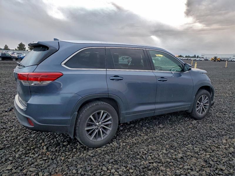 Photo 3 from auction – 2017 TOYOTA HIGHLANDER with VIN 5TDJZRFH0HS436545