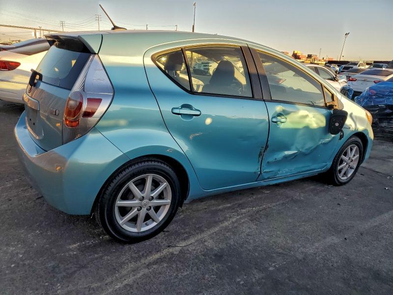Photo 3 from auction – 2014 TOYOTA PRIUS C with VIN JTDKDTB37E1084874