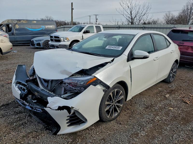 TOYOTA COROLLA L 2018 con VIN 5YFBURHE5JP772552 - Foto de la subasta