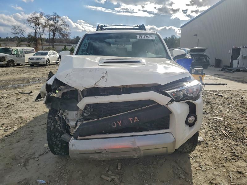 Photo 5 from auction – 2019 TOYOTA 4RUNNER SR with VIN JTEBU5JR9K5662541