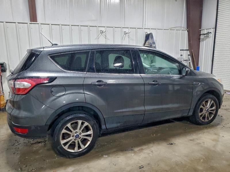 Photo 3 from auction – 2017 FORD ESCAPE SE with VIN 1FMCU9GDXHUD25060