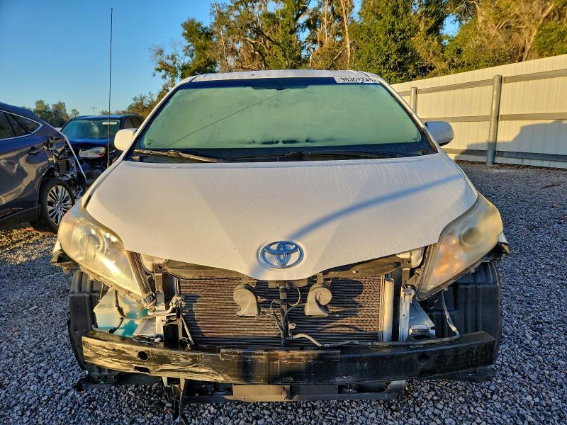 Photo 5 from auction – 2013 TOYOTA SIENNA XLE with VIN 5TDYK3DC6DS400389