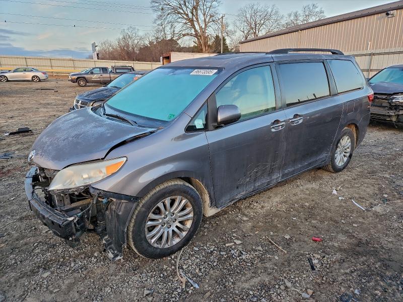 Photo 1 from auction – 2015 TOYOTA SIENNA XLE with VIN 5TDYK3DCXFS540481