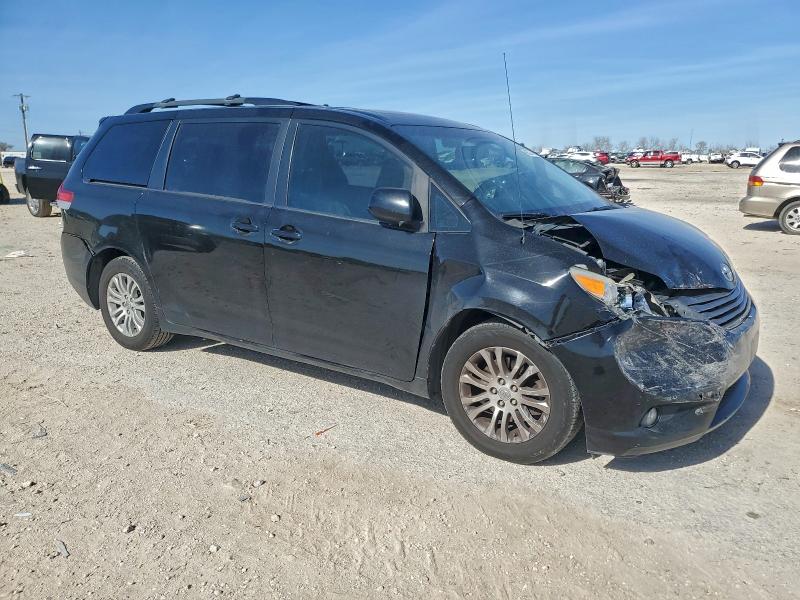 Photo 4 from auction – 2012 TOYOTA SIENNA XLE with VIN 5TDYK3DC3CS183902