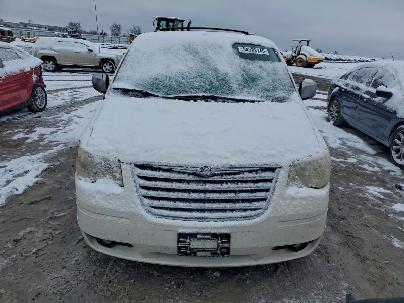 Photo 5 from auction – 2010 CHRYSLER TOWN & COU with VIN 2A4RR8D10AR435102