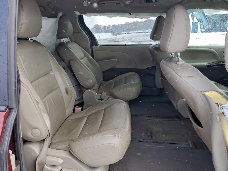 Photo 11 from auction – 2015 TOYOTA SIENNA XLE with VIN 5TDDK3DC1FS127041