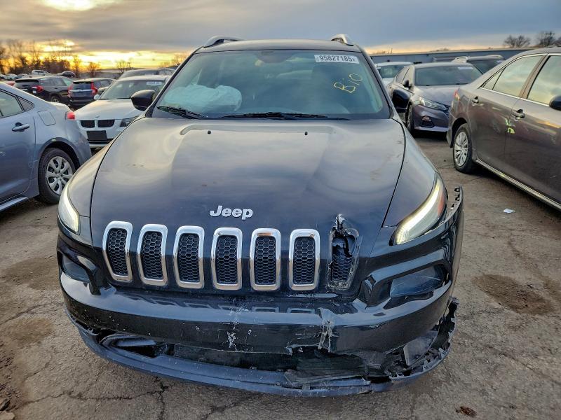 Photo 5 from auction – 2017 JEEP CHEROKEE L with VIN 1C4PJLCB2HW604703