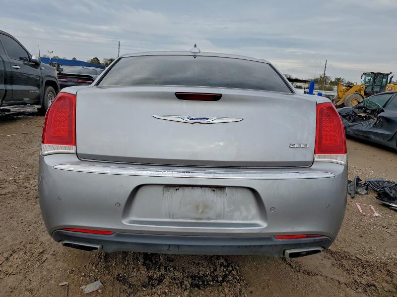 Photo 6 from auction – 2018 CHRYSLER 300 LIMITE with VIN 2C3CCAEG5JH277910