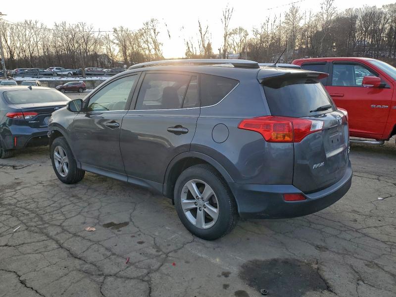 Photo 2 from auction – 2014 TOYOTA RAV4 XLE with VIN JTMRFREV2ED049117