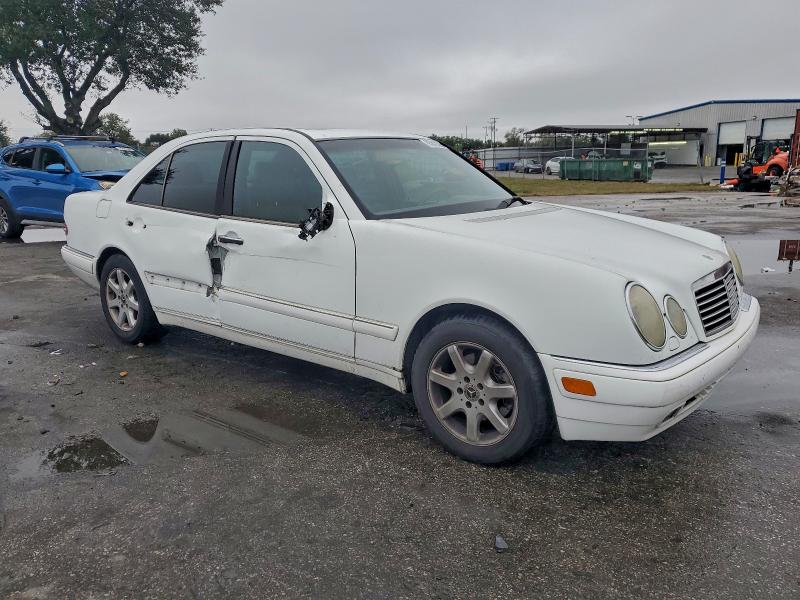 Photo 4 from auction – 1997 MERCEDES-BENZ E 320 with VIN WDBJF55F8VA408372