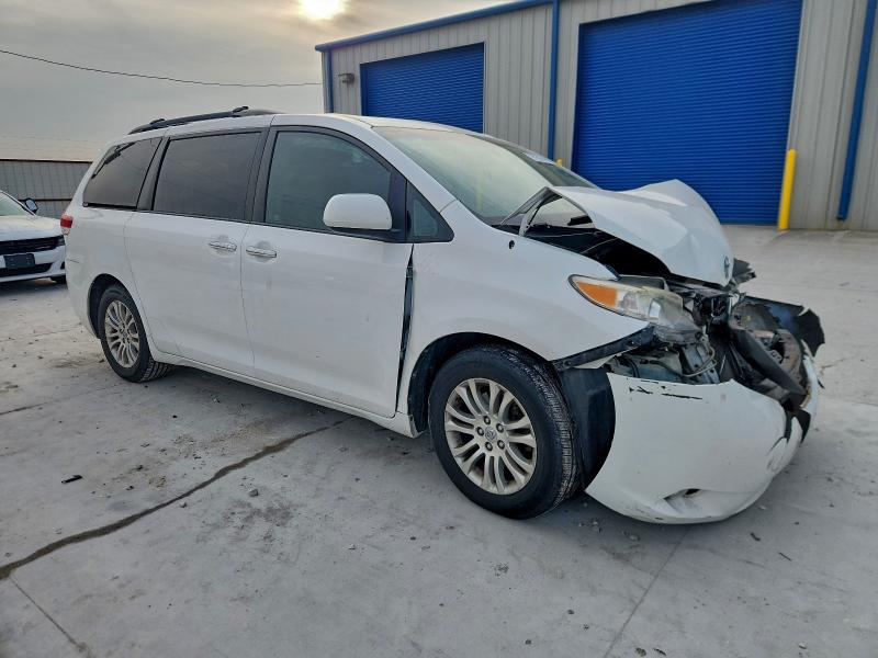 Photo 4 from auction – 2012 TOYOTA SIENNA XLE with VIN 5TDYK3DC8CS279315