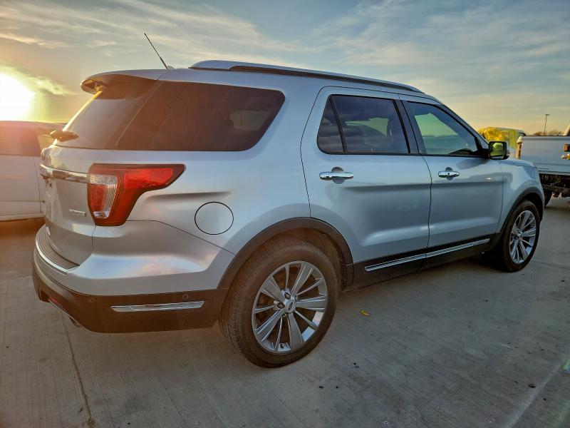 Photo 3 from auction – 2018 FORD EXPLORER L with VIN 1FM5K7FH6JGB55081
