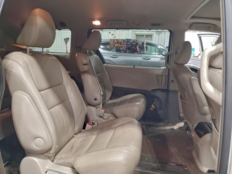 Photo 11 from auction – 2016 TOYOTA SIENNA XLE with VIN 5TDYK3DC0GS737998