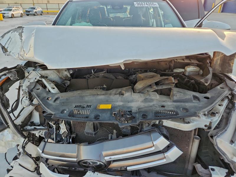 Photo 12 from auction – 2019 TOYOTA HIGHLANDER with VIN 5TDKZRFH7KS338107