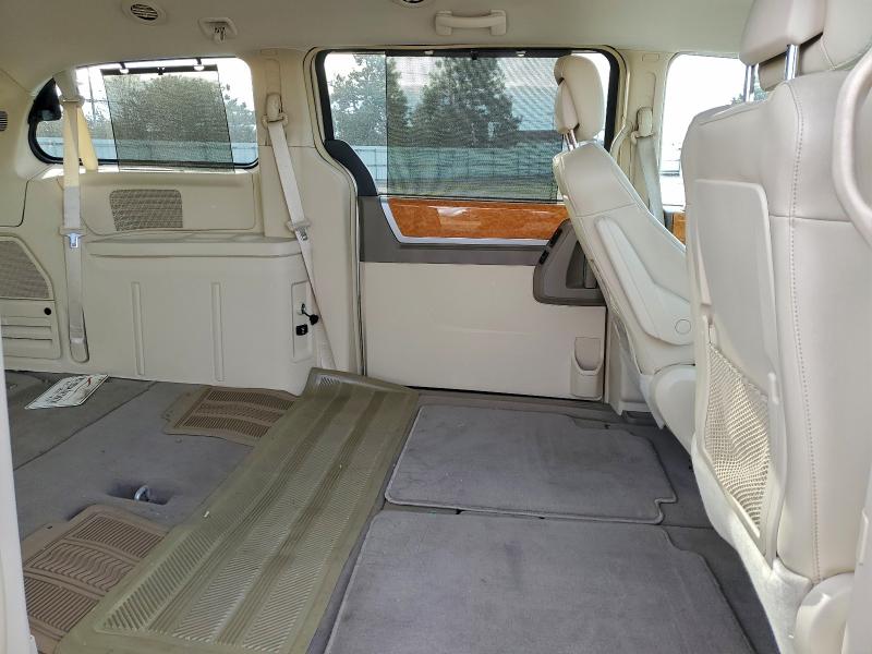 Photo 11 from auction – 2010 CHRYSLER TOWN & COU with VIN 2A4RR7DX3AR501852