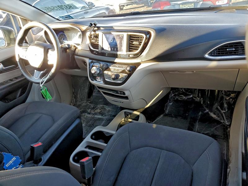 Photo 8 from auction – 2018 CHRYSLER PACIFICA L with VIN 2C4RC1CG2JR113694
