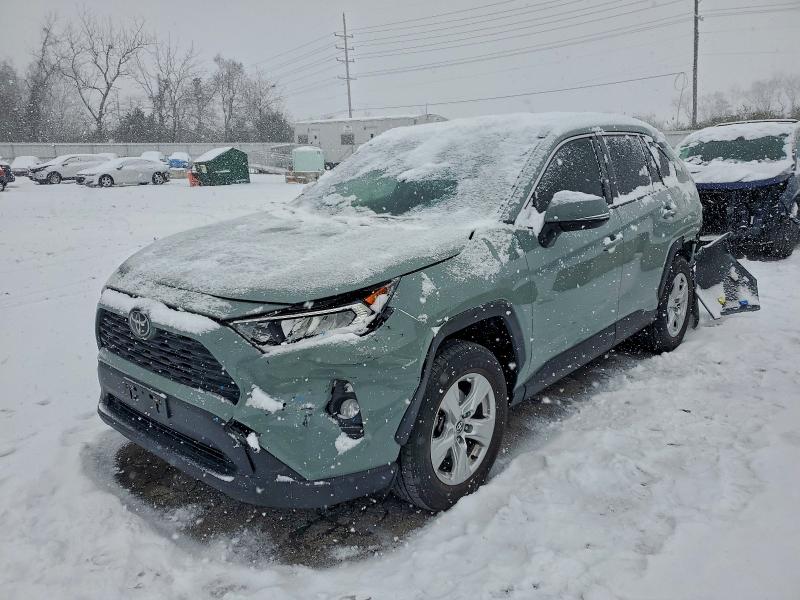 TOYOTA RAV4 XLE 2021 with VIN JTMW1RFV3MD080553 - Photo from auction