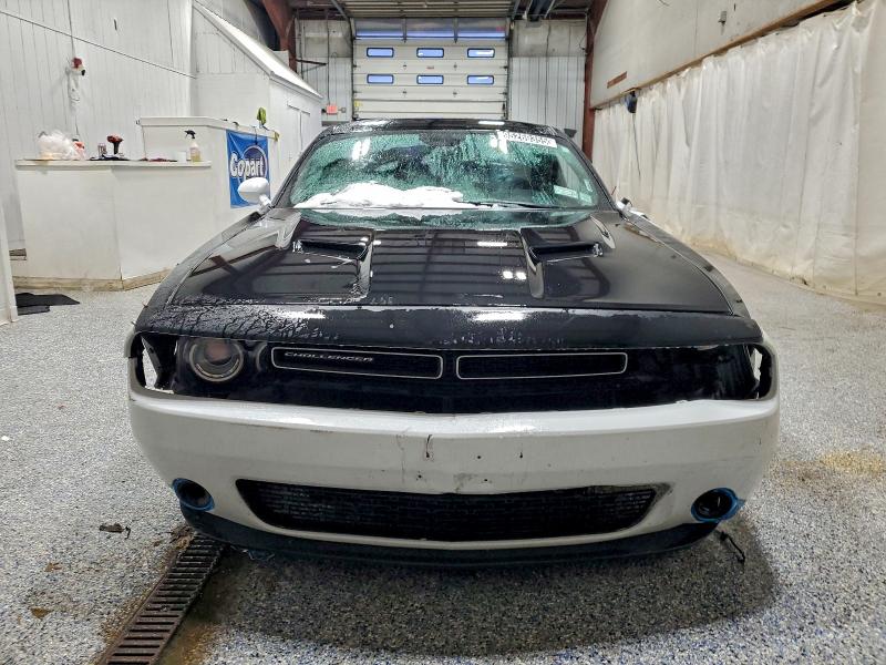 Photo 5 from auction – 2016 DODGE CHALLENGER with VIN 2C3CDZAG1GH218315