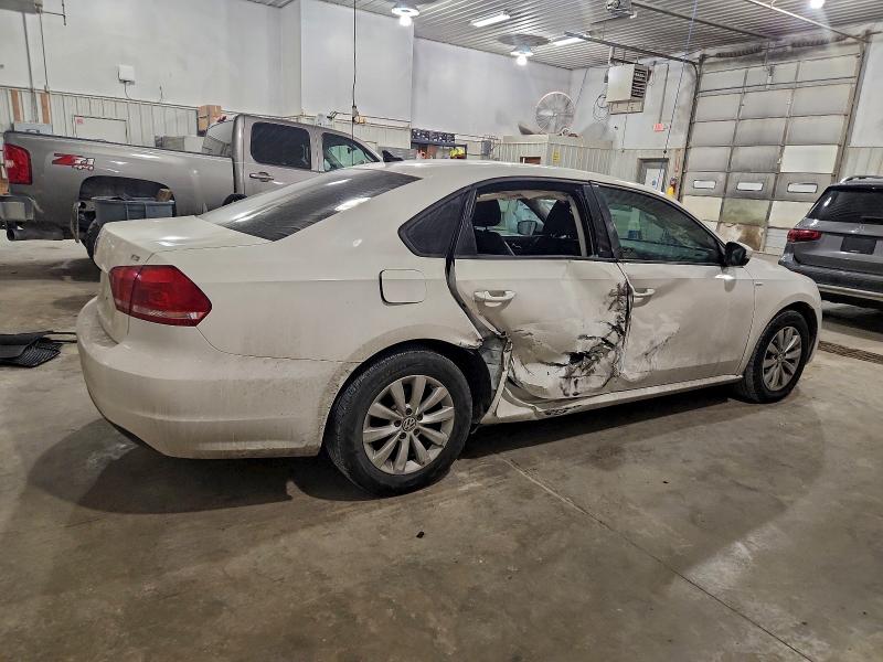 Zdjęcie 3 z aukcji – 2014 VOLKSWAGEN PASSAT z VIN 1VWAT7A38EC099697