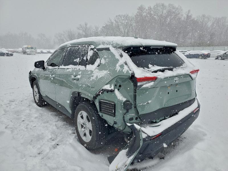 Photo 2 from auction – 2021 TOYOTA RAV4 XLE with VIN JTMW1RFV3MD080553