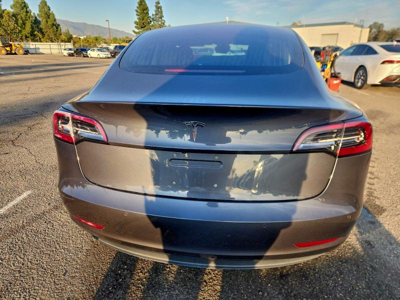 Photo 6 from auction – 2018 TESLA MODEL 3 with VIN 5YJ3E1EA9JF014049
