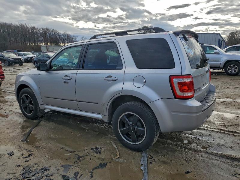 Photo 2 from auction – 2010 FORD ESCAPE XLT with VIN 1FMCU0D75AKA05527