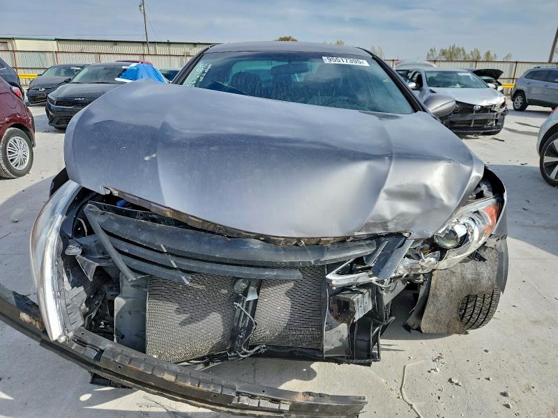 Photo 5 from auction – 2011 HYUNDAI SONATA GLS with VIN 5NPEB4AC0BH290164