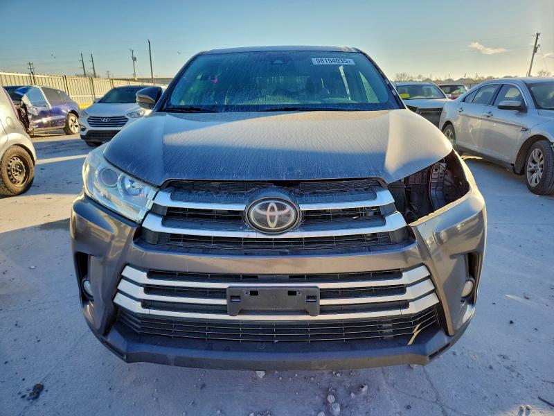 Photo 5 from auction – 2018 TOYOTA HIGHLANDER with VIN 5TDZZRFH6JS281184