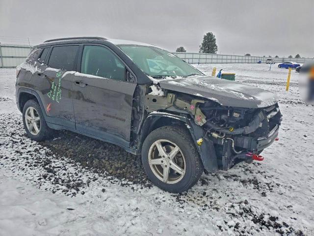 Photo 4 from auction – 2019 JEEP COMPASS with VIN 3C4NJDDB6KT721449