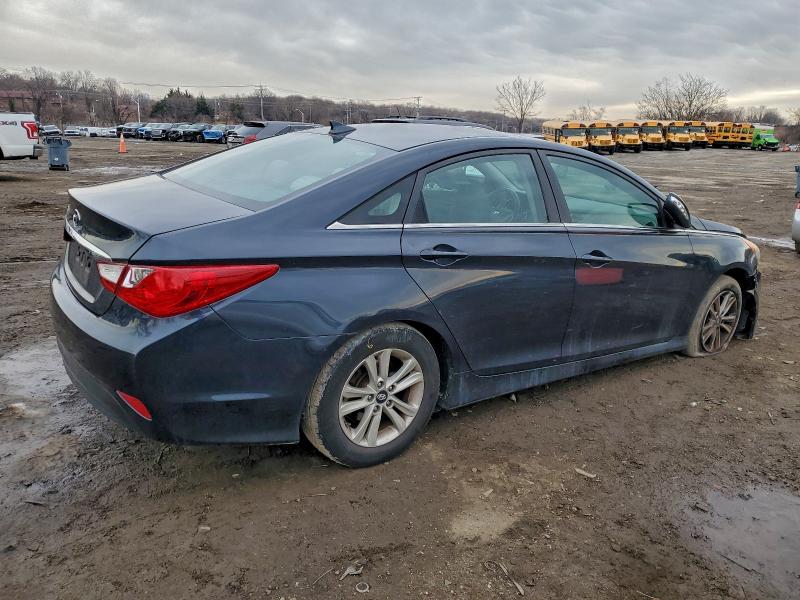 Photo 3 from auction – 2014 HYUNDAI SONATA GLS with VIN 5NPEB4AC9EH836058