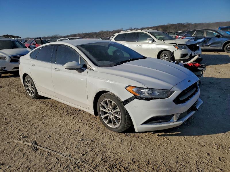 Photo 4 from auction – 2017 FORD FUSION with VIN 3FA6P0H75HR356033