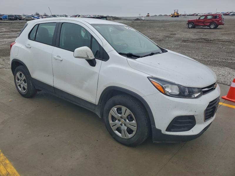 Photo 4 from auction – 2018 CHEVROLET TRAX LS with VIN 3GNCJKSB1JL375315