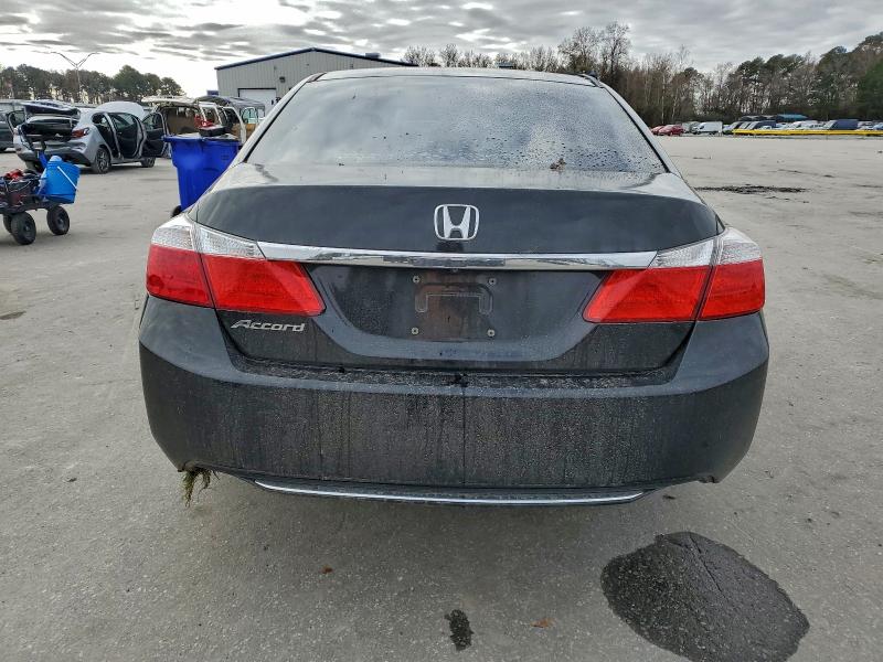 Photo 6 from auction – 2015 HONDA ACCORD with VIN 1HGCR2F32FA233804