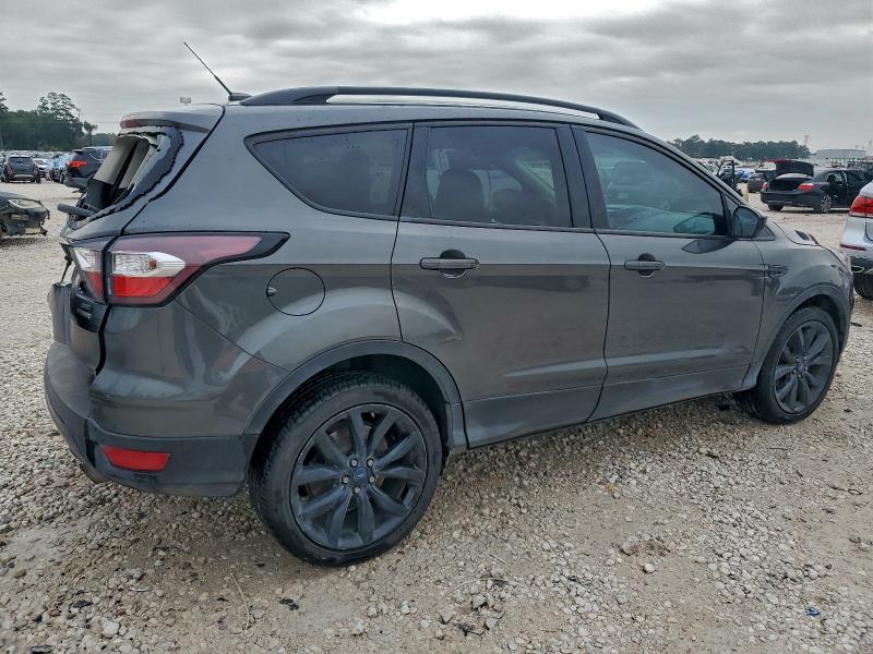 Photo 3 from auction – 2017 FORD ESCAPE SE with VIN 1FMCU0GD7HUD10267