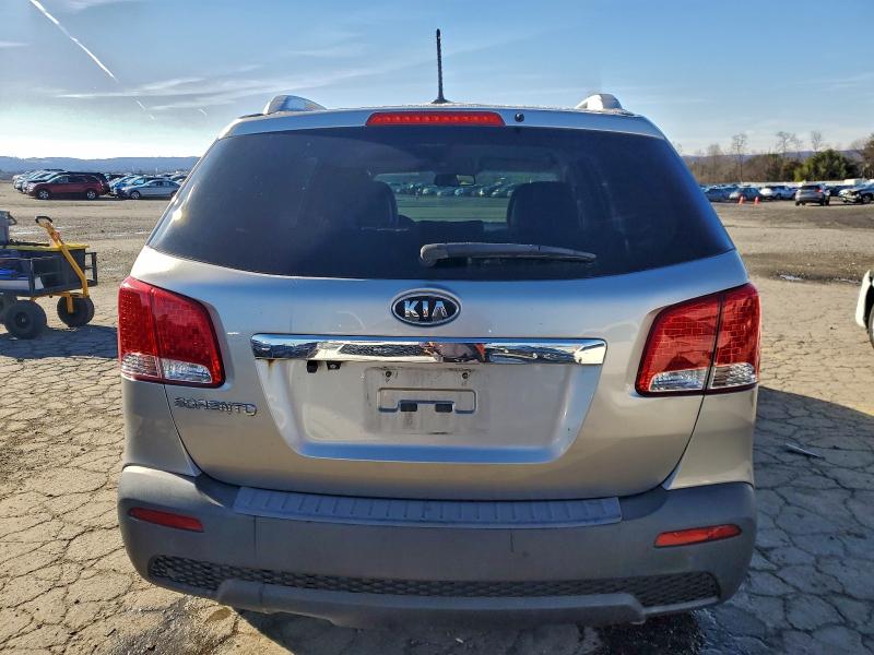 Photo 6 from auction – 2013 KIA SORENTO LX with VIN 5XYKT3A67DG417720