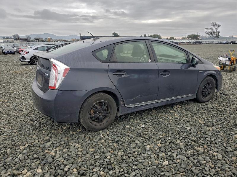 Photo 3 from auction – 2013 TOYOTA PRIUS with VIN JTDKN3DU4D5642674