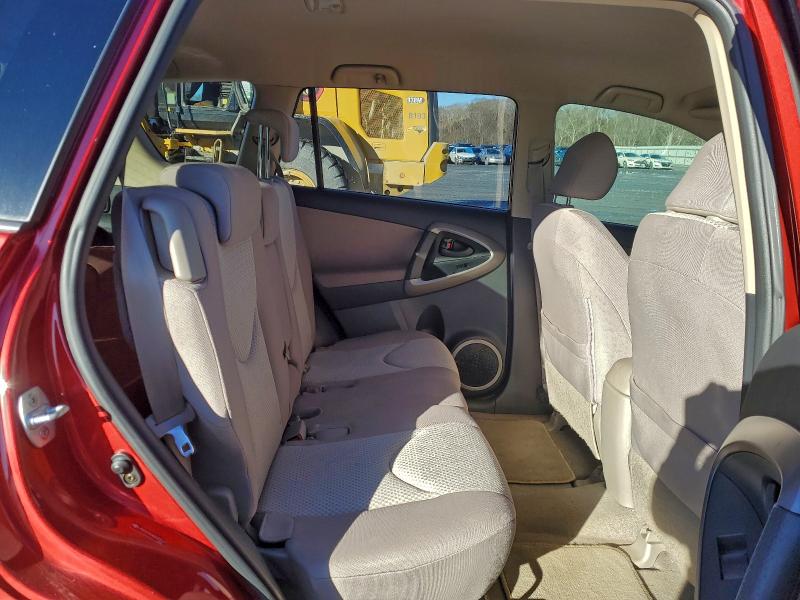 Photo 11 from auction – 2006 TOYOTA RAV4 with VIN JTMZD33V465020137
