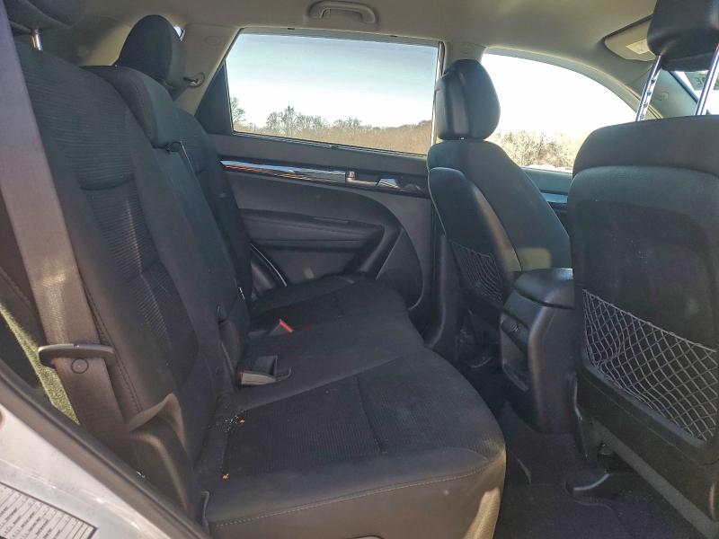 Photo 11 from auction – 2014 KIA SORENTO LX with VIN 5XYKTCA65EG548369