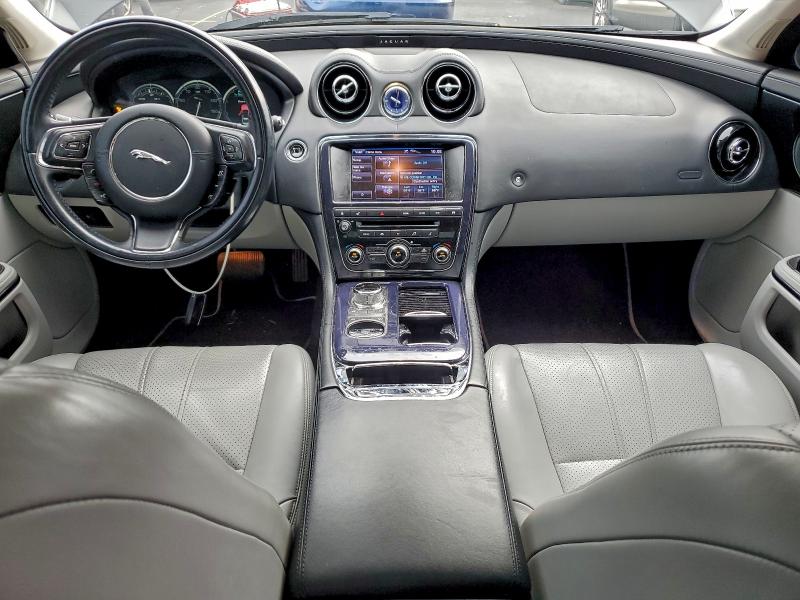 Photo 8 from auction – 2013 JAGUAR XJ with VIN SAJWJ1CD1D8V44253