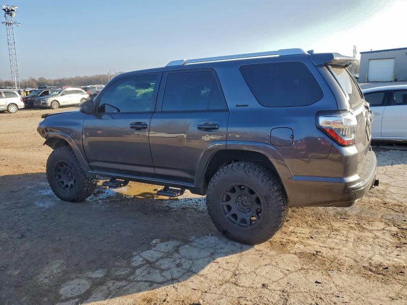 Photo 2 from auction – 2018 TOYOTA 4RUNNER with VIN JTEBU5JR0J5532971