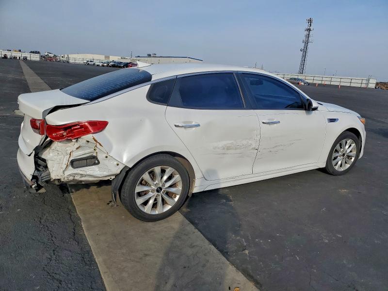 Photo 3 from auction – 2018 KIA OPTIMA with VIN 5XXGT4L31JG251869