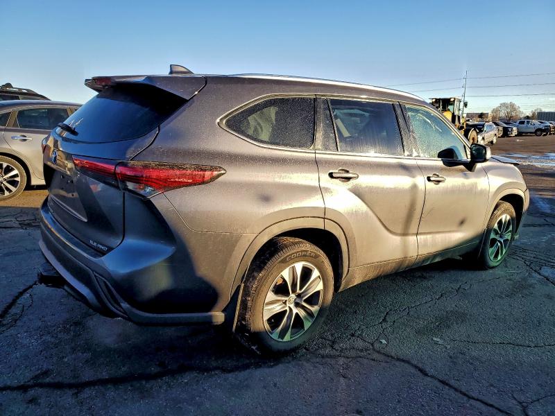Photo 3 from auction – 2021 TOYOTA HIGHLANDER with VIN 5TDHZRBH7MS084692